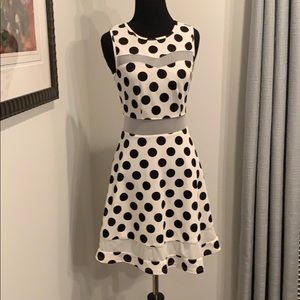 Depri dress white with black polka dots